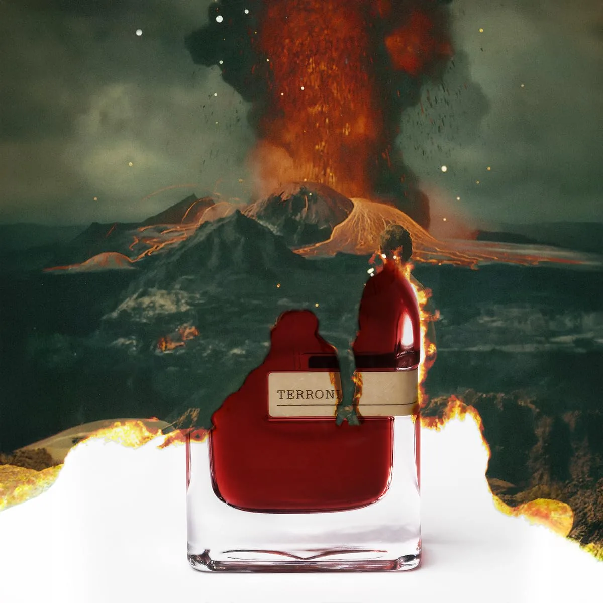 Orto Parisi Terroni 香水瓶與噴發的火山地貌