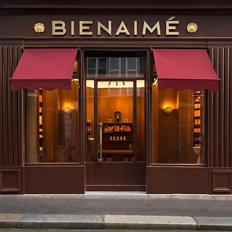 Bienaimé 店鋪門面與酒紅雨篷